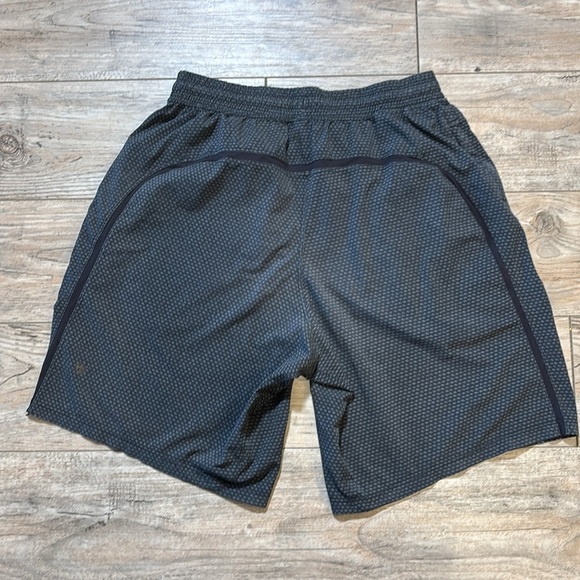 Lululemon Men's Black Gray Geometric Print Drawstring Pull On Shorts Size Medium - Picture 6 of 7